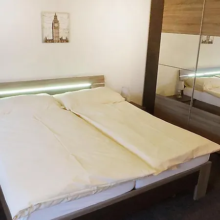 Sleeps 6 Wifi Apartment *